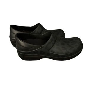 Crocs at work nonslip clogs sz W8
